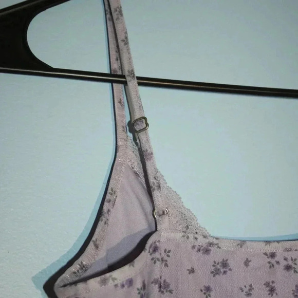 Hollister Camisole with Lace Lilac Floral Print - Picture 7 of 14